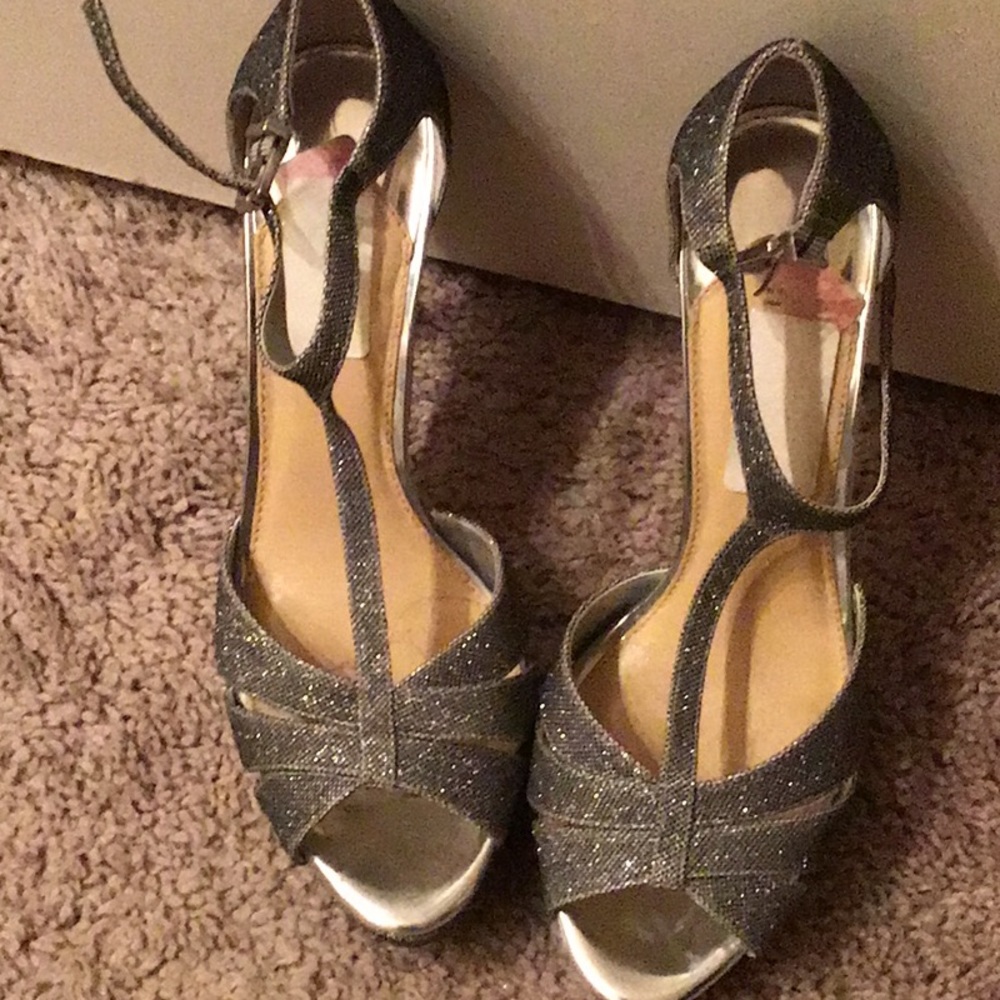 Shoes - Picture 2 of 5